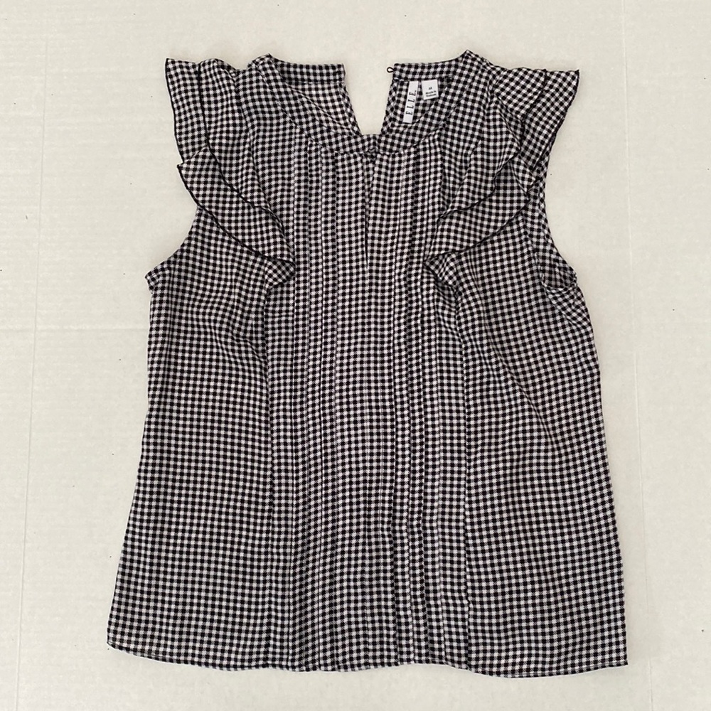 Elle, sleeveless, black and white checked blouse. Size M.